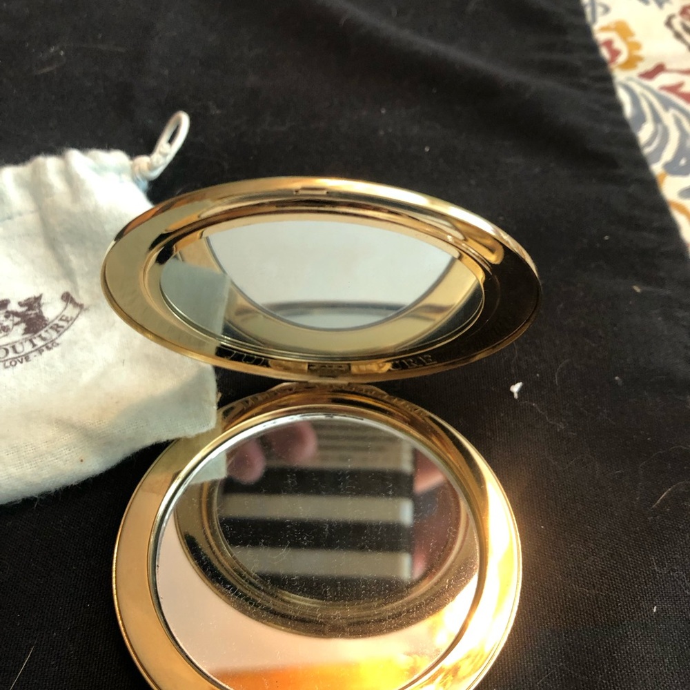 Juicy Couture Rare  Green Compact with Original Pouch - Picture 13 of 15